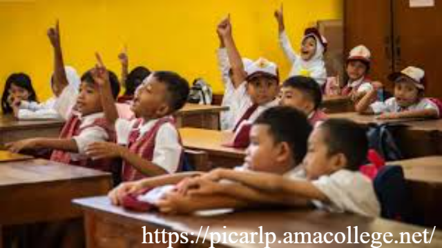 Kronologi Lengkap Siswa Kelas 1 SD di Lombok Timur Meninggal Usai Tiru Gerakan "Freestyle" Viral - Seorang siswa kelas 1 Sekolah Dasar di Lombok Timur, Nusa Tenggara Barat, menghembuskan napas terakhir pada Minggu, 3 Mei 2026. Korban berinisial HIW (8) mengalami cedera fatal di bagian leher dan kepala setelah diduga meniru gerakan "freestyle" yang viral di media sosial dan game online . Peristiwa tragis ini menjadi peringatan serius bagi seluruh orang tua dan pendidik tentang bahaya meniru konten digital tanpa pengawasan.
